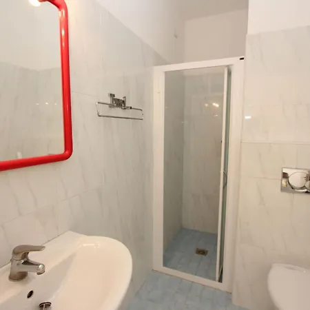 Modern Flat By The Daire